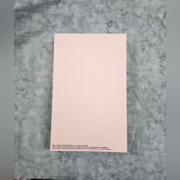 Kylie Jenner Autographed Signed Grinch PR Box NEW Cosmetics Never Been Used! - Picture 4 of 16